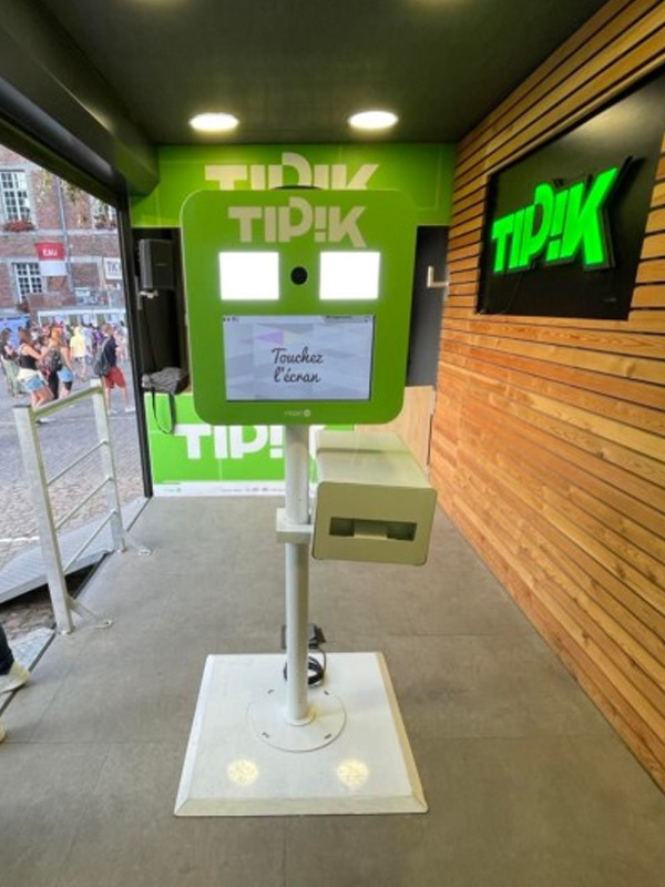 Organisation d'une animation photo avec un stand et une borne selfie pour Tipik