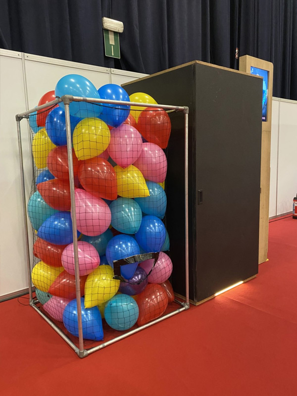 Notre animation photos, la PAF Box avec des ballons mutlicolores
