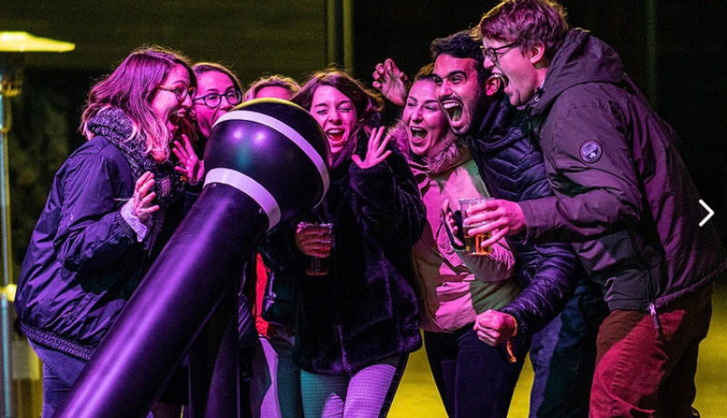 Criez à plein poumon sur la scène du MEGA Noise