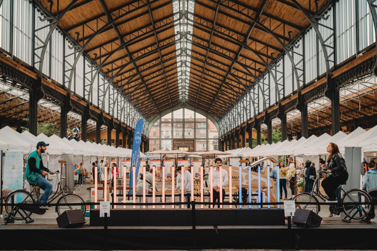 Animation vélo MEGA Bike pour l' Hope Festival dans la Gare Maritime de Tour&Taxi à Bruxelles.