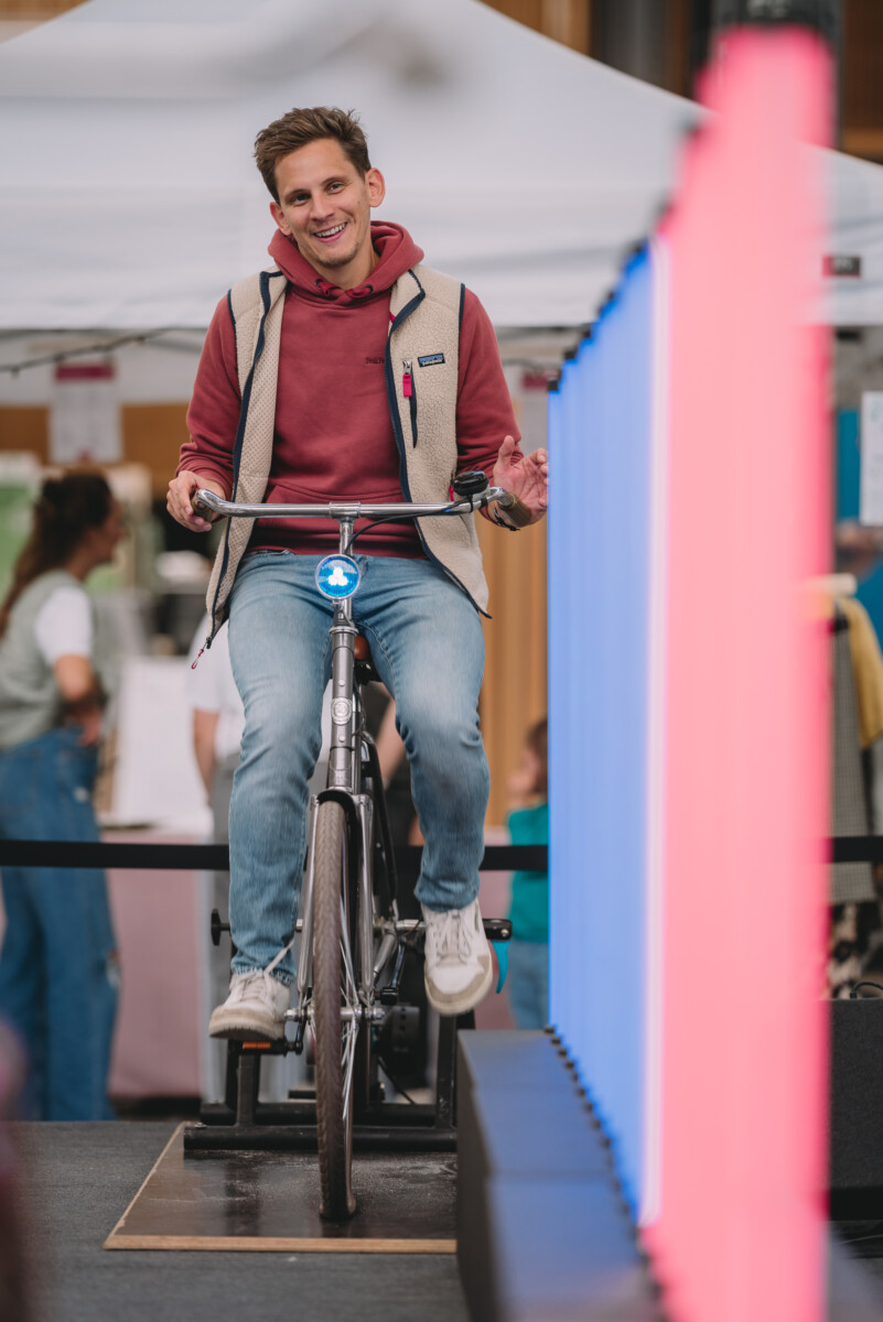 Animation vélo MEGA Bike pour l' Hope Festival dans la Gare Maritime de Tour&Taxi à Bruxelles.