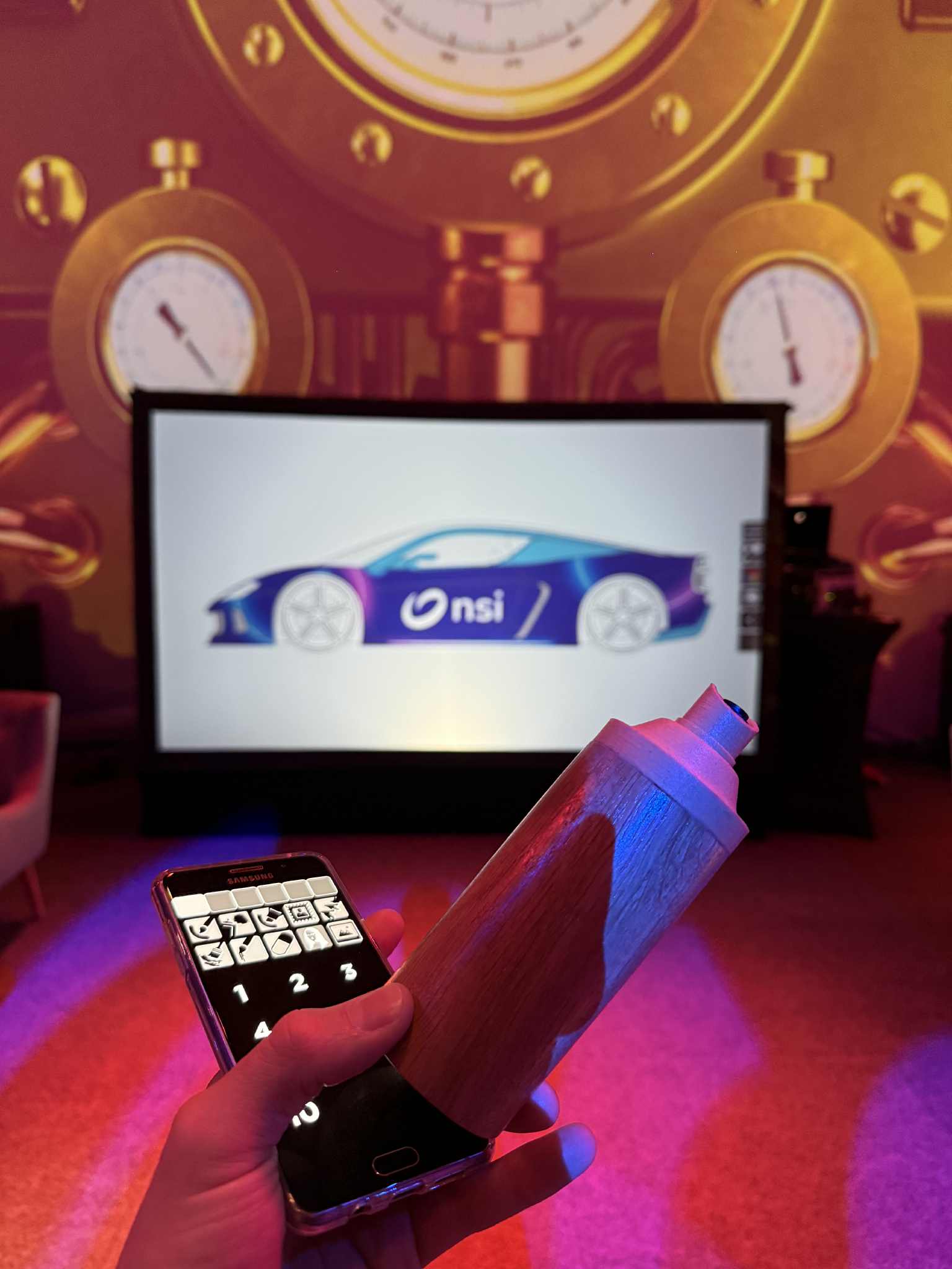 Animations futuristes signées Just WAOUH lors de la fête du personnel NSI au Château d’Hélécine : chien robot interactif et Digital Graffiti.