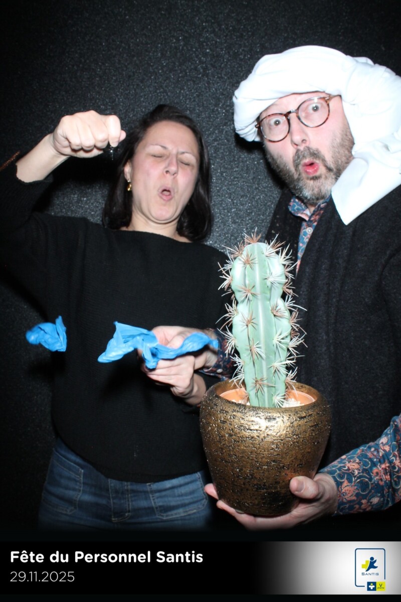 Animation Photobooth PAF Box pour la fête du personnel Santis & VP Pharma