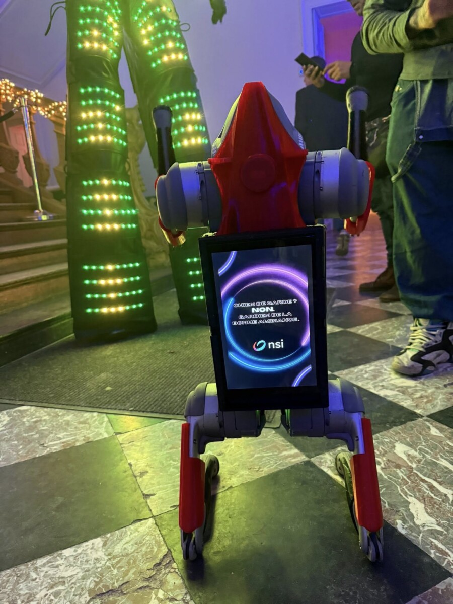 Animations futuristes signées Just WAOUH lors de la fête du personnel NSI au Château d’Hélécine : chien robot interactif et Digital Graffiti.