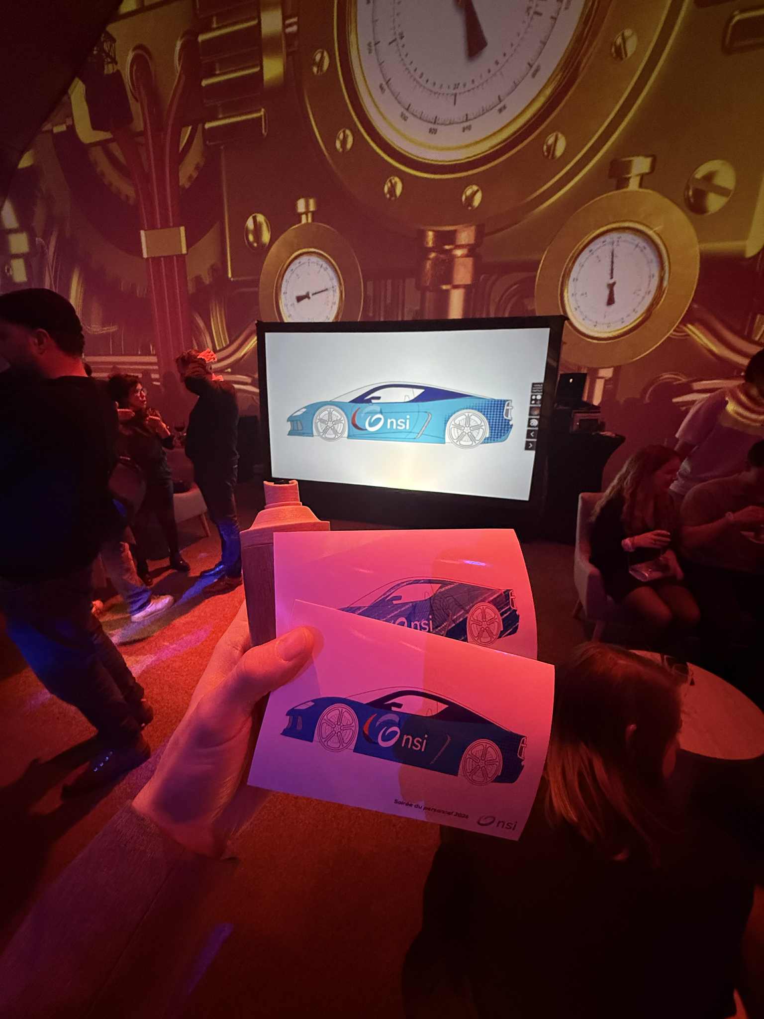 Animations futuristes signées Just WAOUH lors de la fête du personnel NSI au Château d’Hélécine : chien robot interactif et Digital Graffiti.